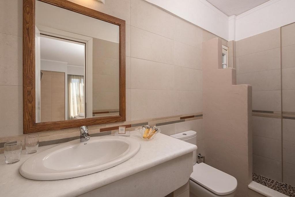 Alloggio Grande con 2 Camere e Vista Mare Parziale